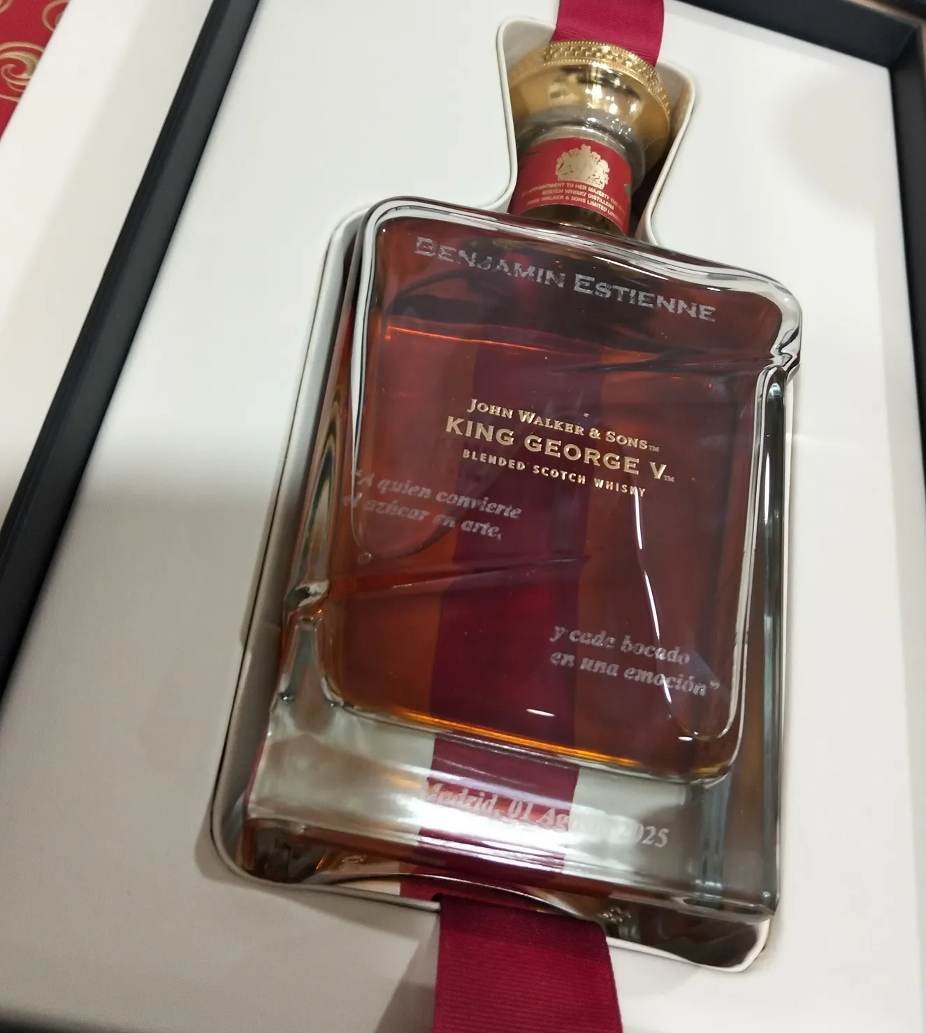 Grabado Laser Botella Whisky King George V Benjamin Estienne