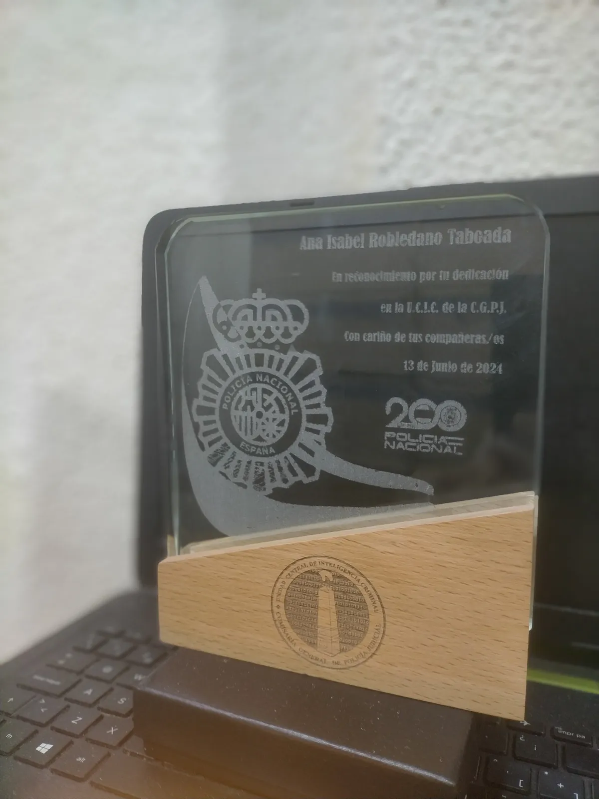 Grabado Laser Cristal Placa Agradecimiento Policia Ana Isabel V2