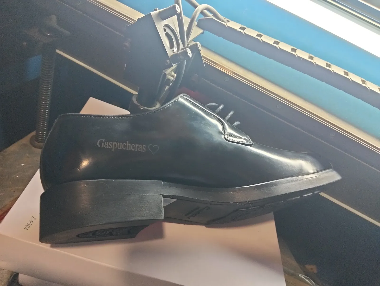 Grabado Laser Suela Zapatos Zapato Negro Gaspucheras