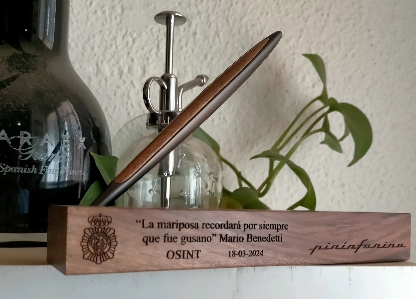 Grabado Laser Madera Detalle Base Pininfarina Osint