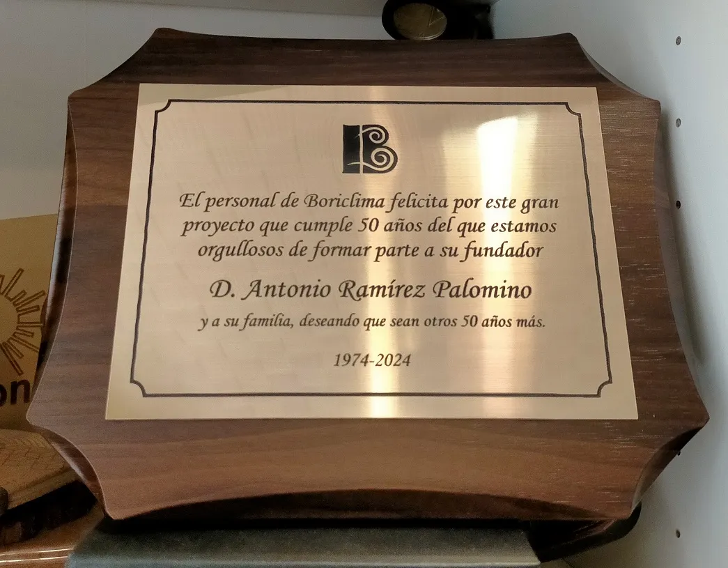 Grabado Laser Madera Placa 50 Aniversario Boriclima