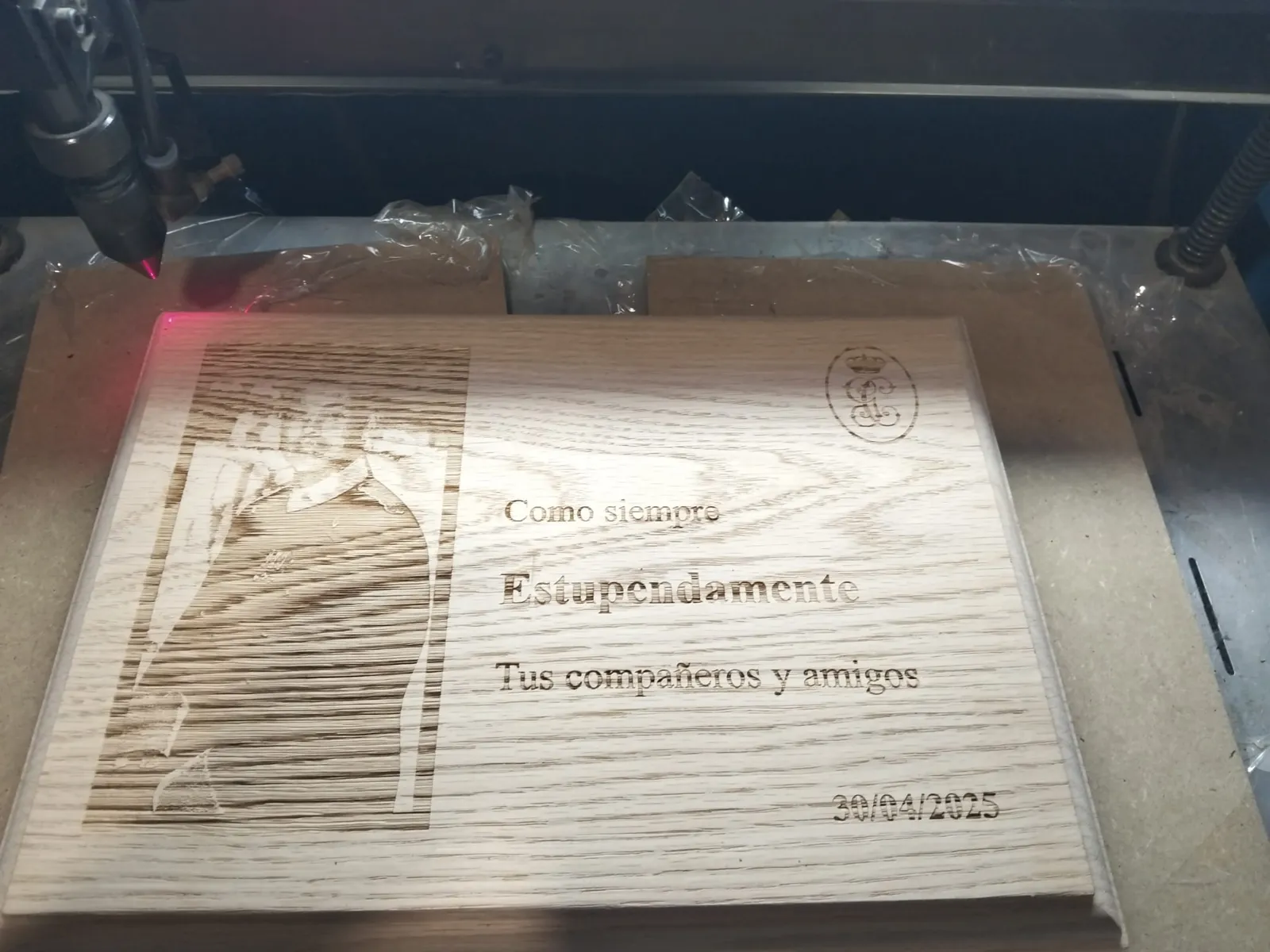Grabado Laser Madera Placa Conmemorativa Compañeros