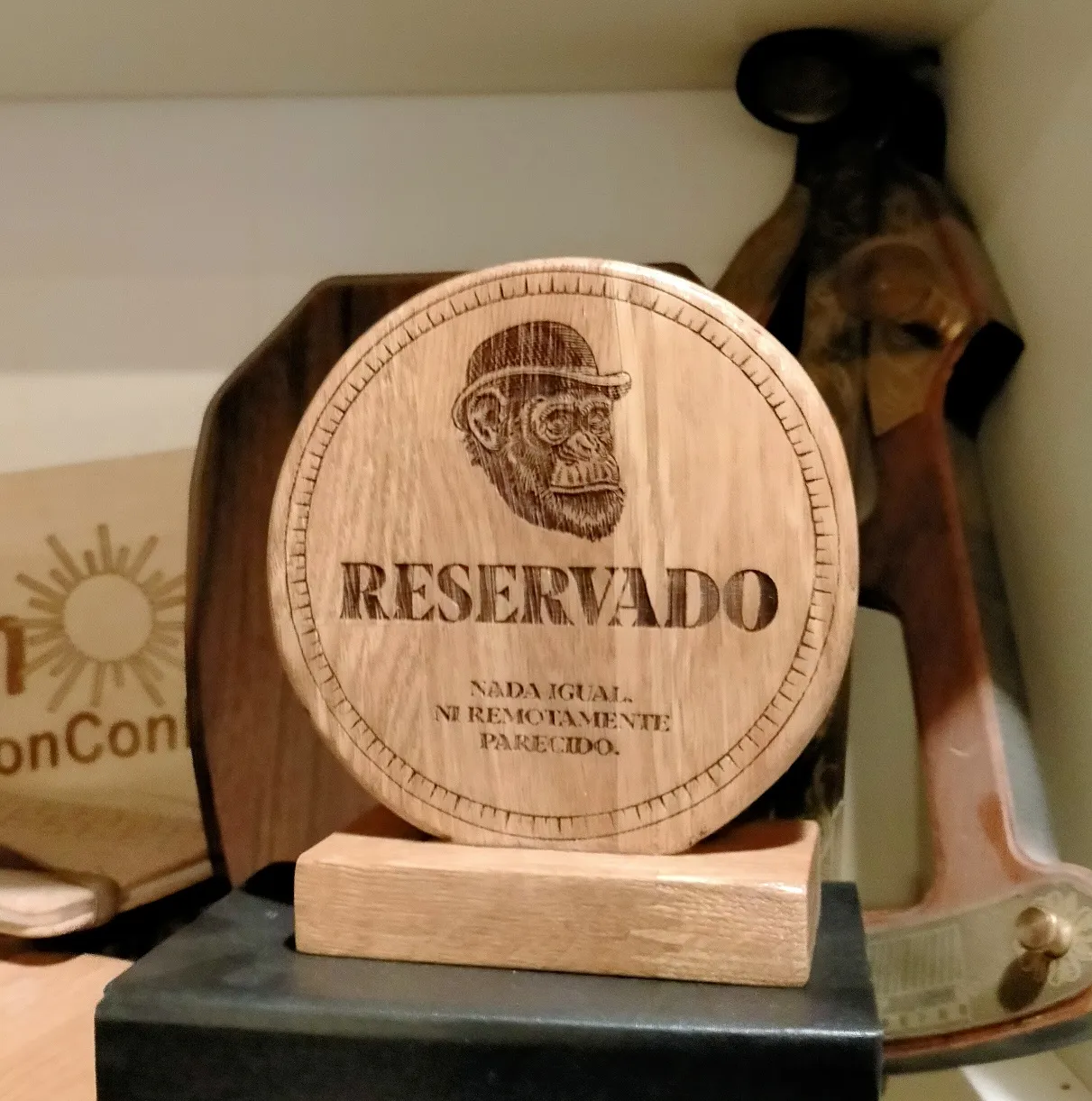 Grabado Laser Madera Señal Reservado Mono Chistera