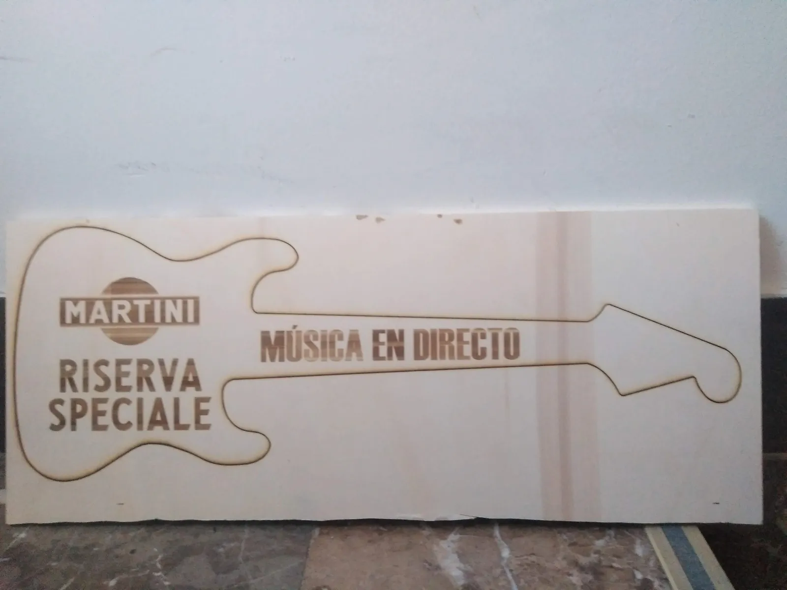 Grabado Laser Madera Silueta Guitarra Martini Musica Directo
