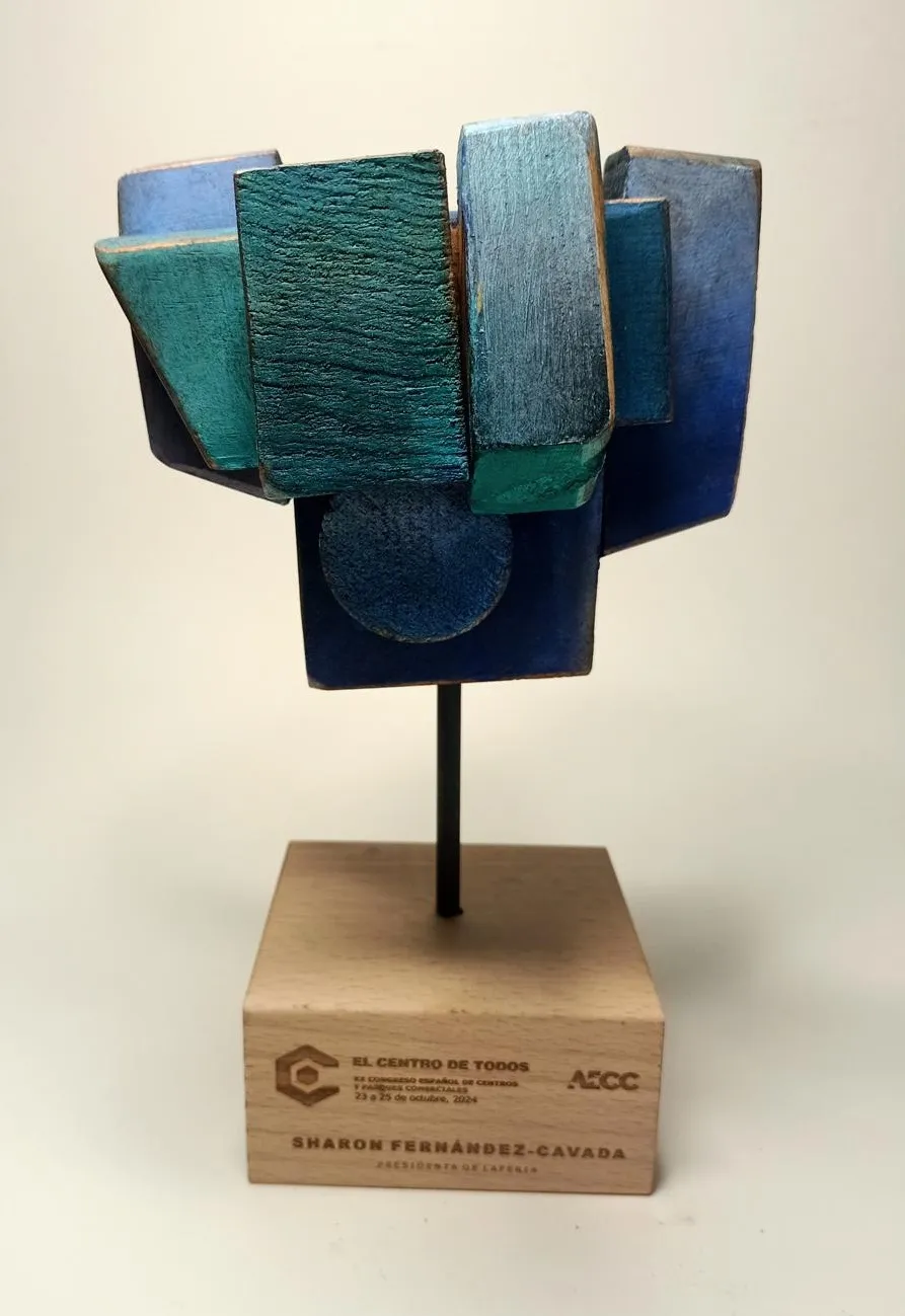 Grabado Laser Madera Trofeo Artistico Azul Sharon Fernandez