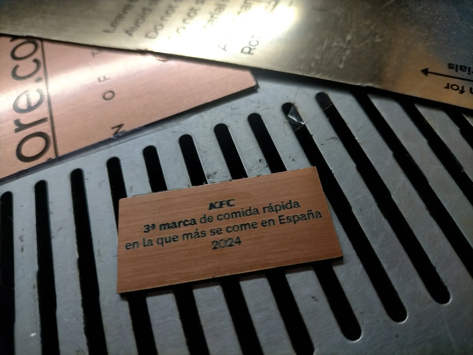 Grabado Laser Cobre Placa Identificativa Kfc España
