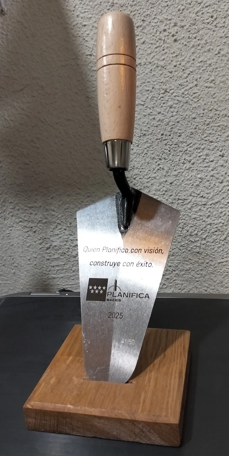 Grabado Laser Metal Paleta Obra Planifica Madrid 2025