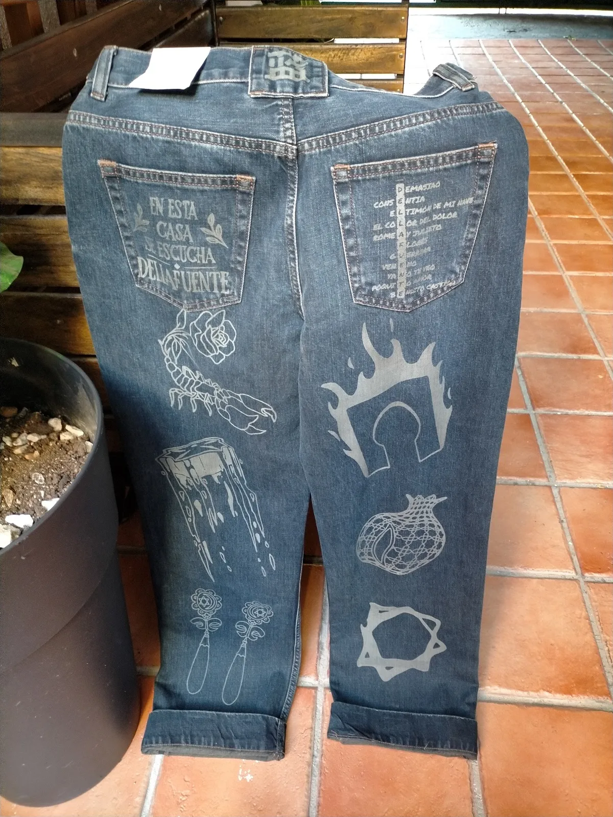 Grabado Laser Vaqueros Dellafuente Detras Detalles